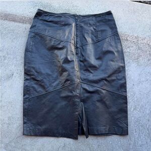 Pelle Cuir Leather Skirt Black midi skirt made in Korea.